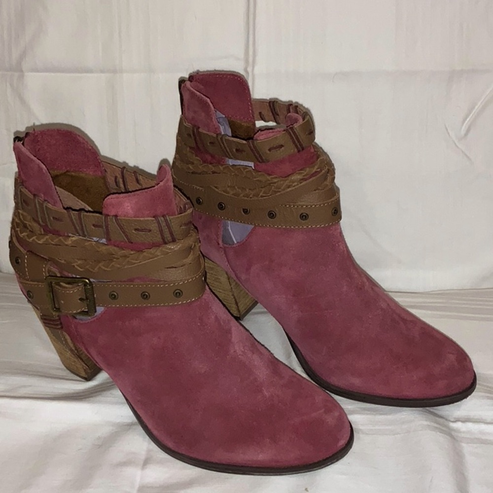 Red 9.5 Naughty Monkey Cuthbert ankle boots, heels